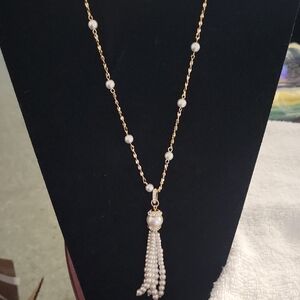 Elegant Gold and Pearl Necklace